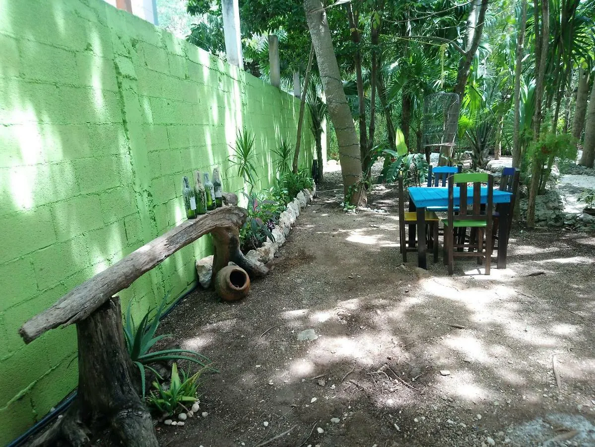 Hotel Casita Rustica En La Selva Cancún 2*,